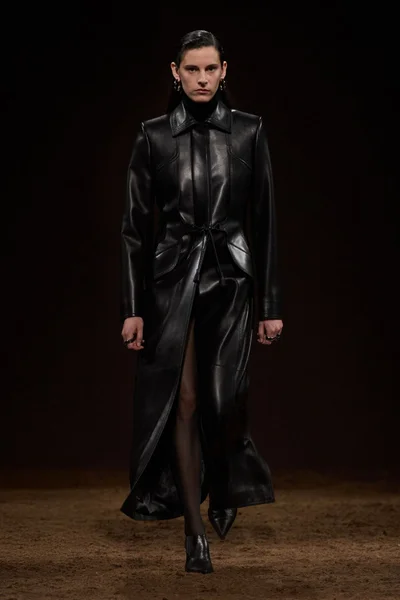 Look 18